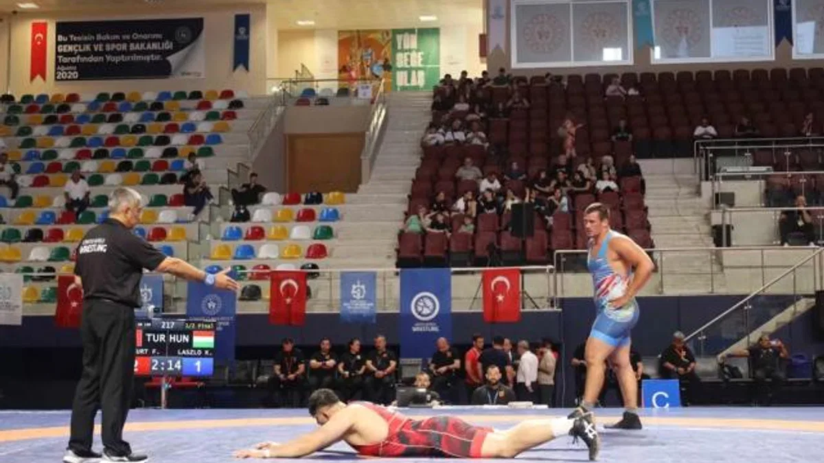Sakarya’da güreşçiler minderde terlemeye devam ediyor