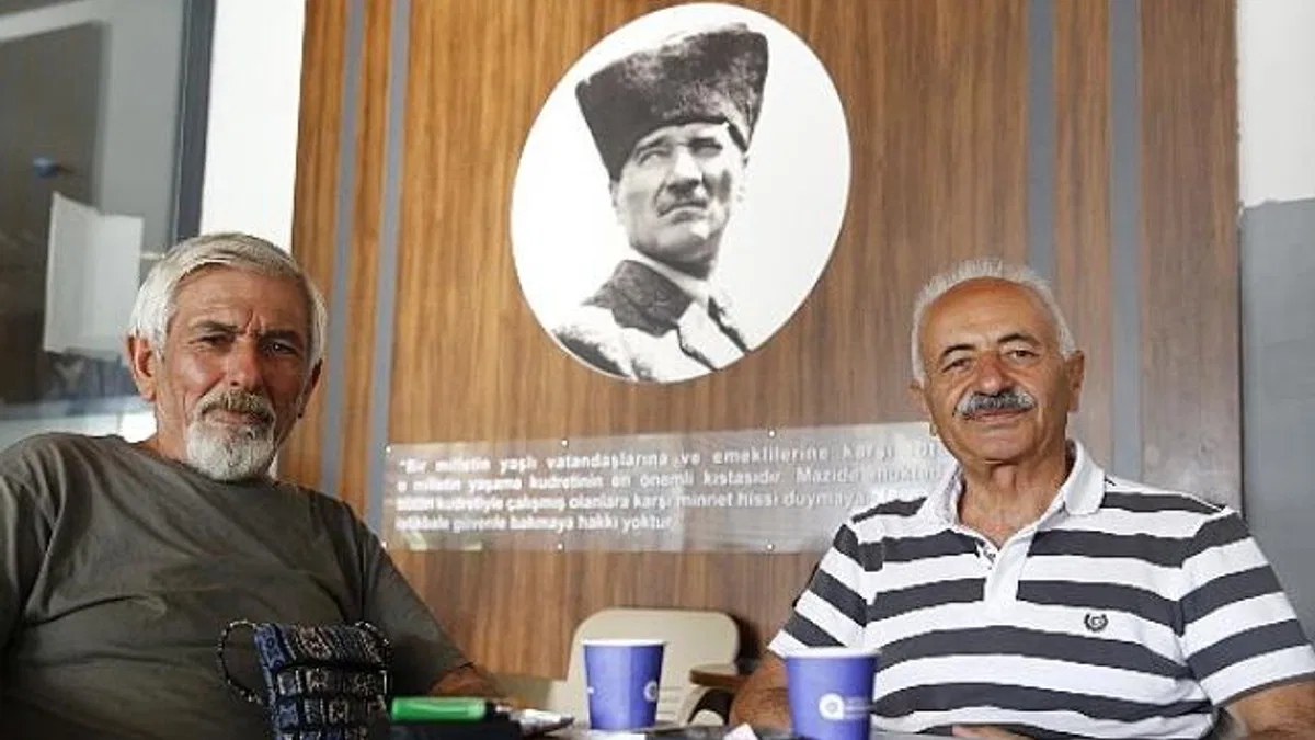Emekliler Kahvesi’nde keyifli emeklilik