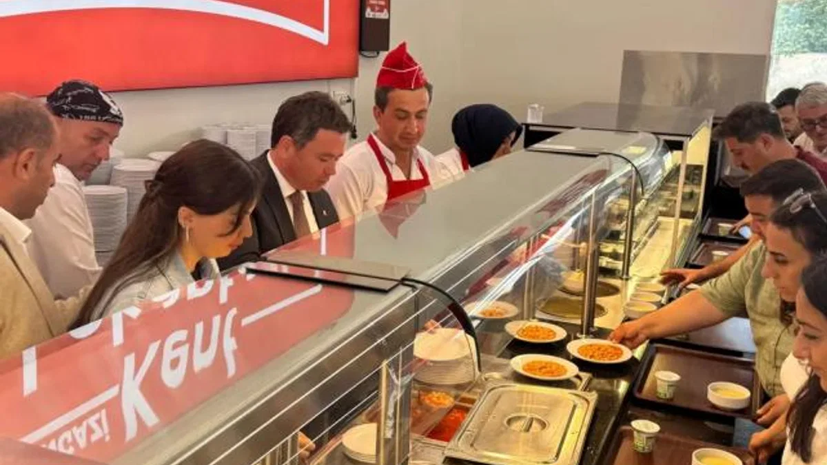 Bursa Osmangazi’de Ferdi Zeyrek anısına yemek ikramı
