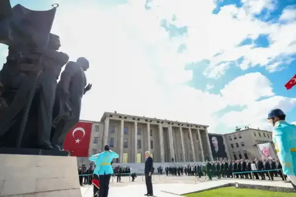 TBMM yeni yasama yılına anıttaki törenle başladı