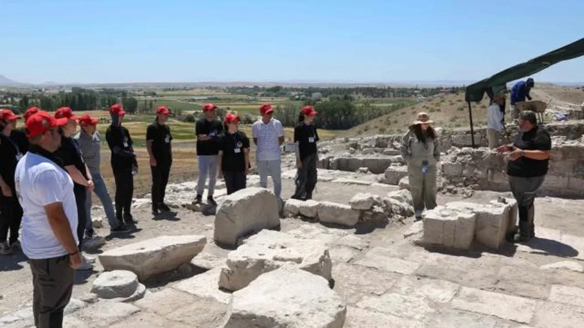 Lystra Antik Kenti’nde arkeoloji yaz kampı… Konyalı öğrenciler tarihe dokundu!