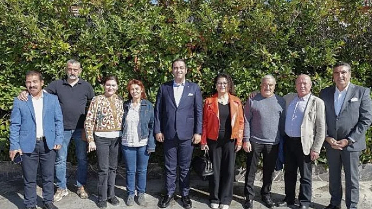 Narlidere Belediye Başkanı Erman Uzun, Muhtarlar Günü’nü kutladı.