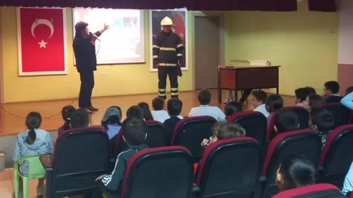 Kocaeli’nde öğrenciler itfaiyecilik mesleğini öğrendi