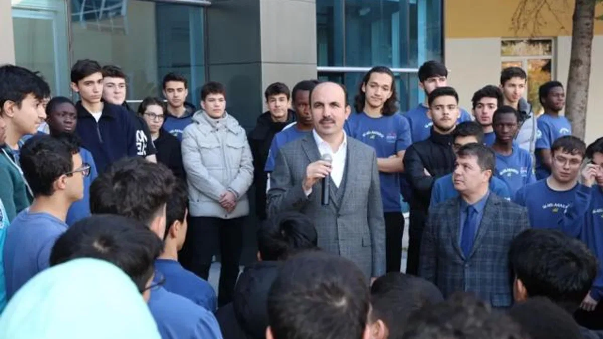 Konya’da Başkan Altay’dan uluslararası liselilere ziyaret