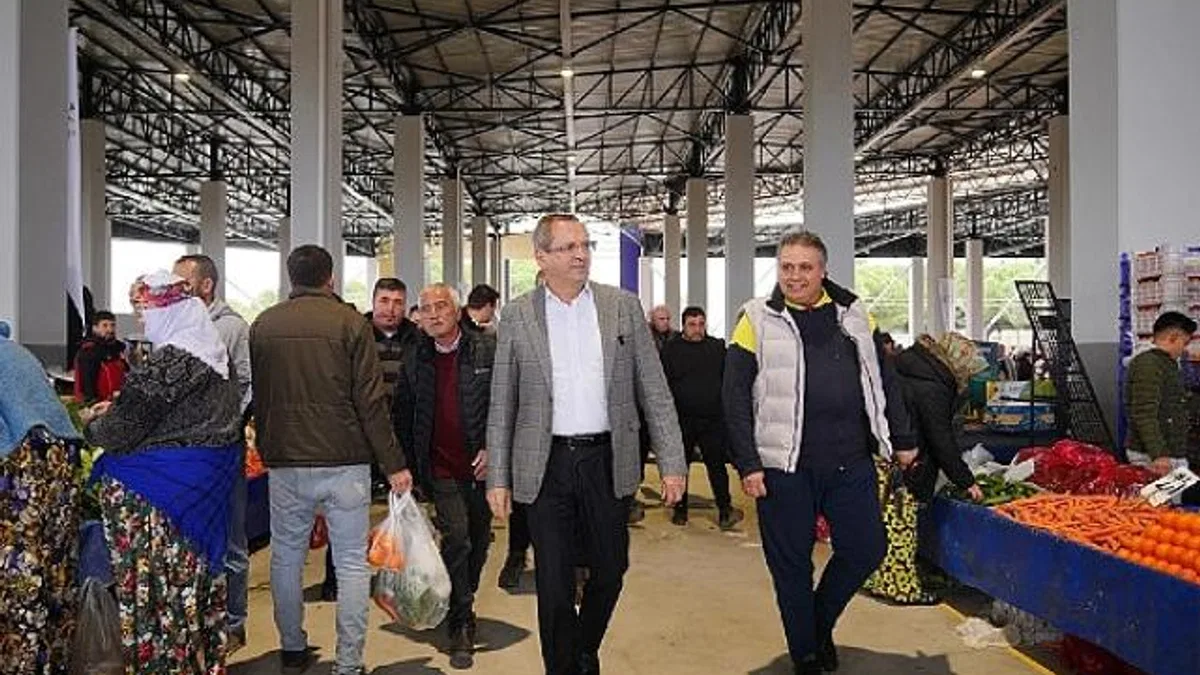 Altınova Kapalı Pazaryeri’nde Alışveriş Başladı