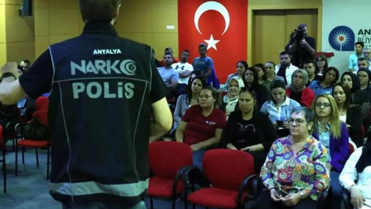 Antalya Büyükşehir’e madde bağımlılığı ile mücadele eğitimi
