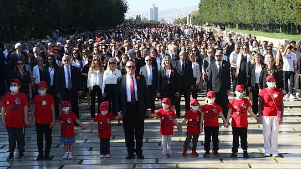 LÖSEV’den Büyük Anıtkabir Buluşması Türkiye’nin Dört Bir Yanından 40 Bin Kişi Ata’sının Huzurunda