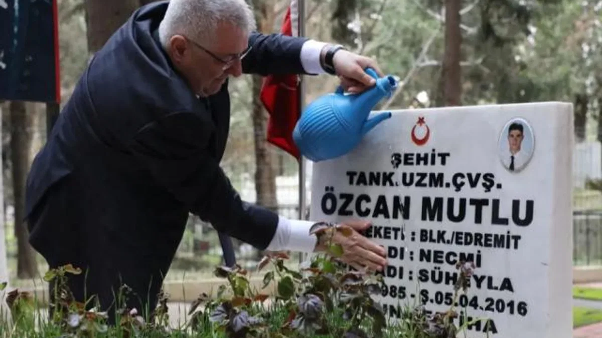Balıkesir Edremit Şehitliği’ne anlamlı ziyaret