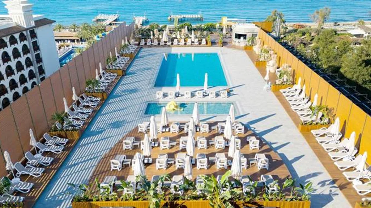 Bera Alanya Otel Yeni ‘Gökyüzü Havuzu’ İle Sezonu Açtı