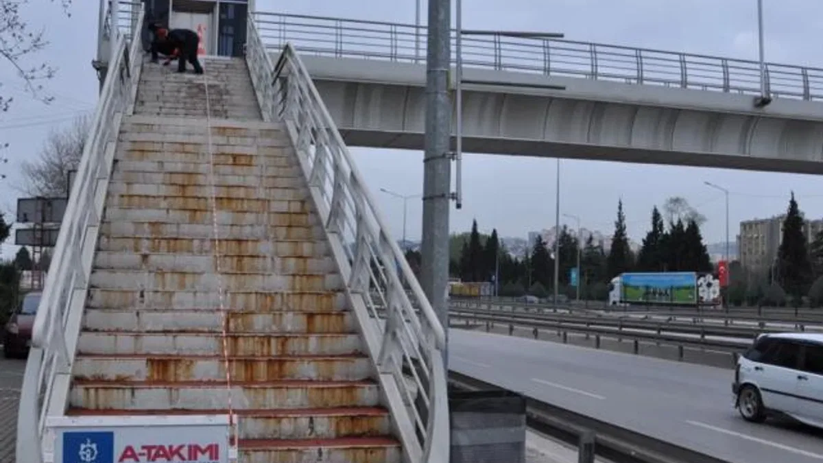 Kocaeli A Takımı üst geçitlere el attı