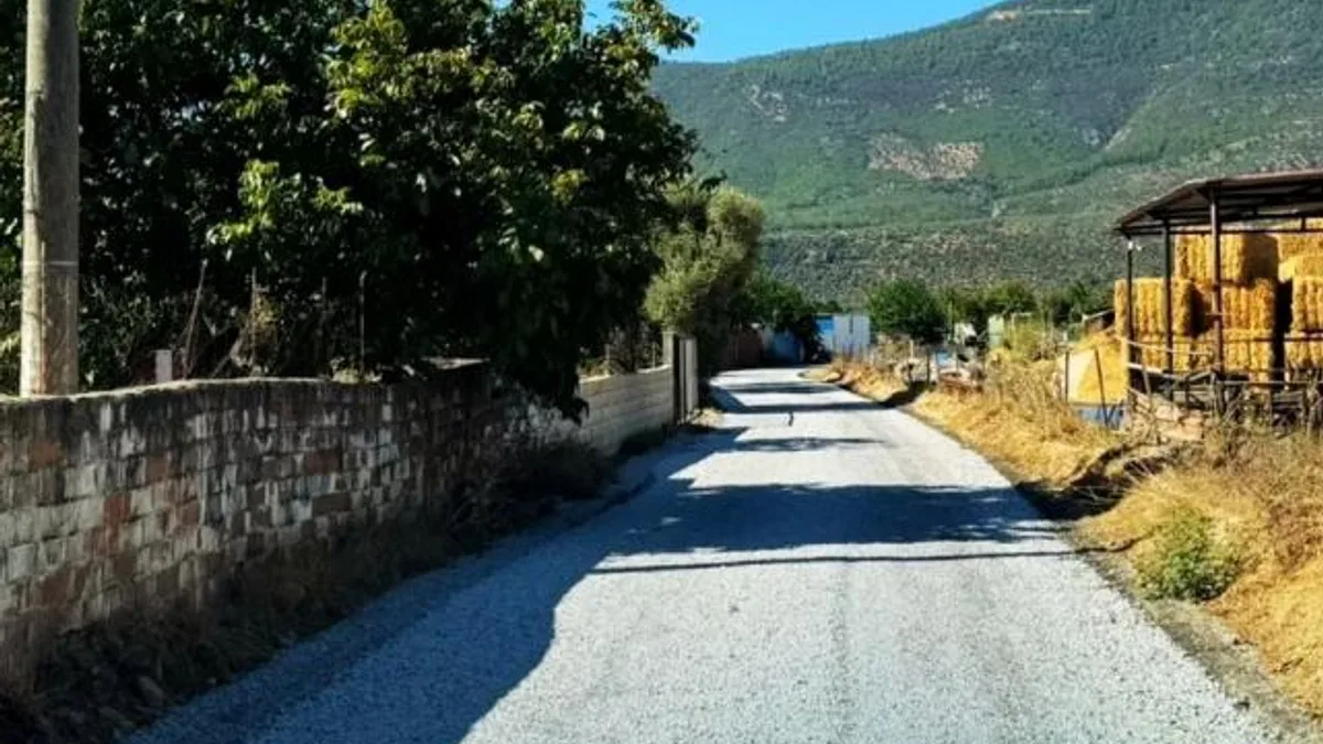 Muğla Milas’ta yol yapım seferberliği sürüyor