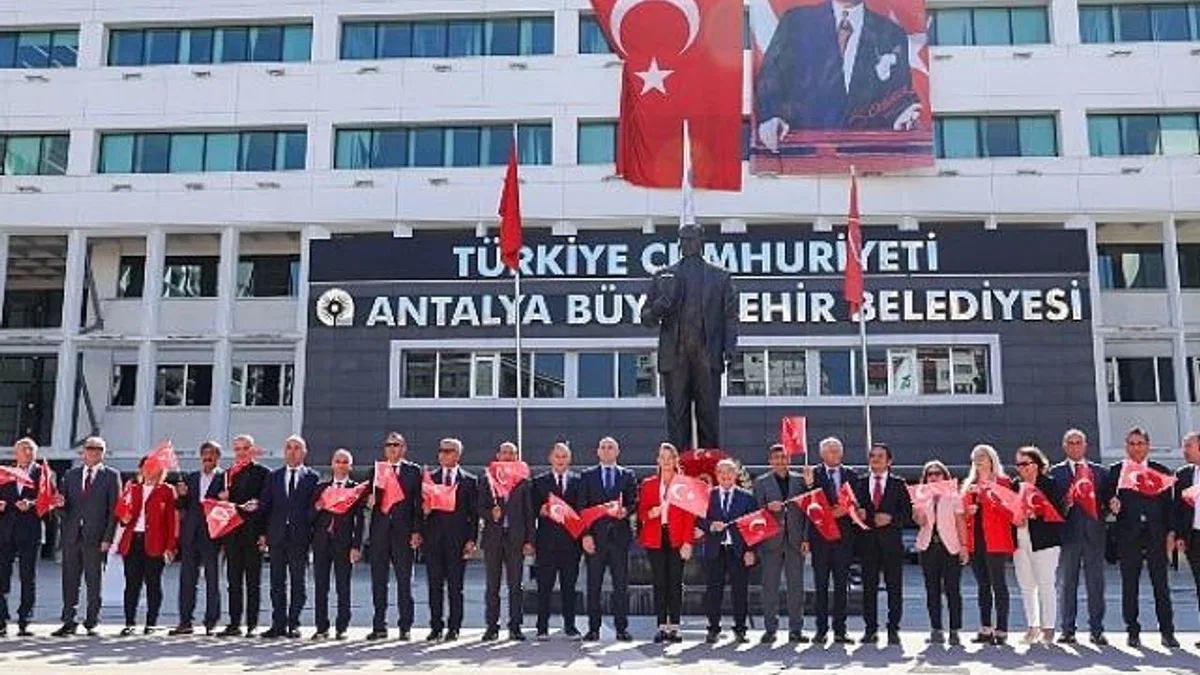 Antalya Büyükşehir’de Cumhuriyet Bayramı kutlandı