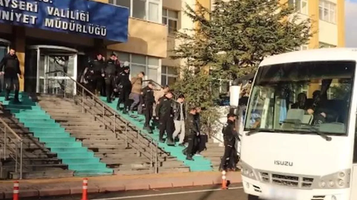 Kayseri’de FETÖ’ye 54 tutuklama