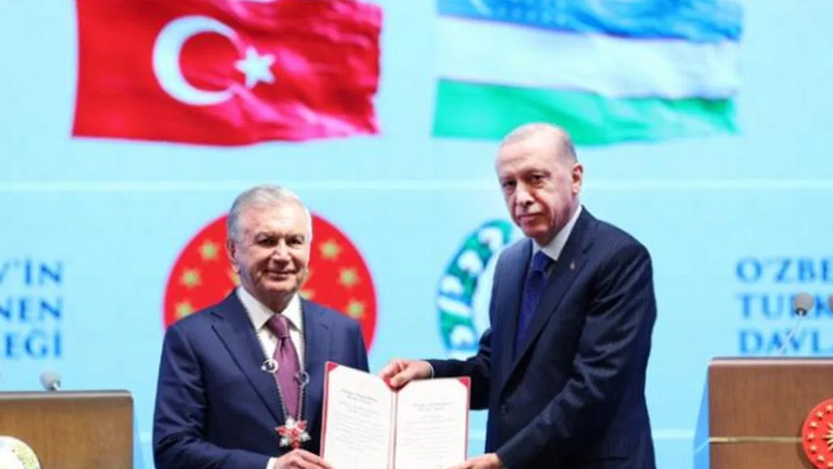 Özbekistan Cumhurbaşkanı’na Devlet Nişanı tevcih edildi