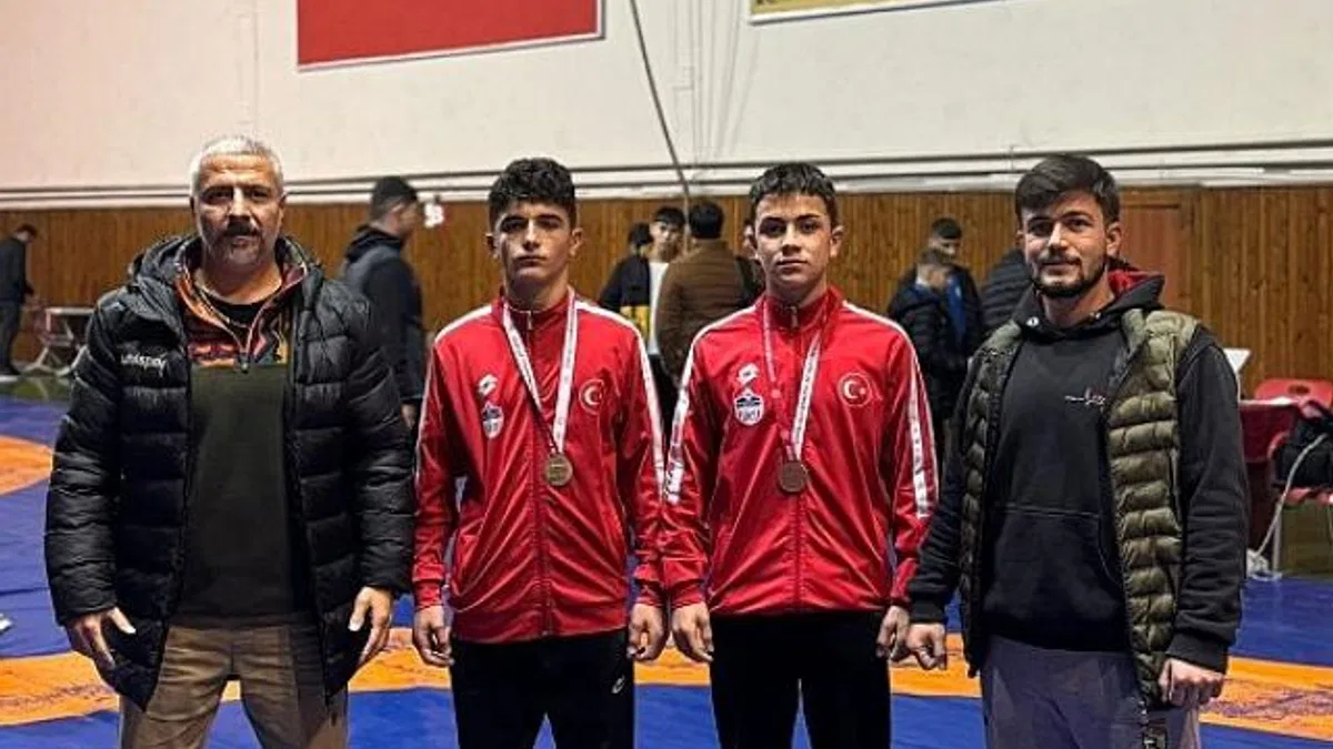 Kahramankazan Belediyespor Güreş Takımı, Ankara Okullar Arası İl Şampiyonası’ndan madalyayla eve döndü