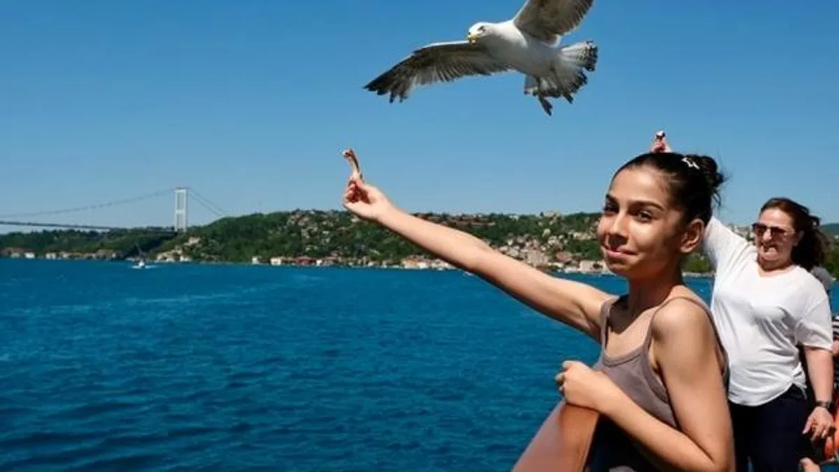 Şehir hatlarından çocuklara karne hediyesi