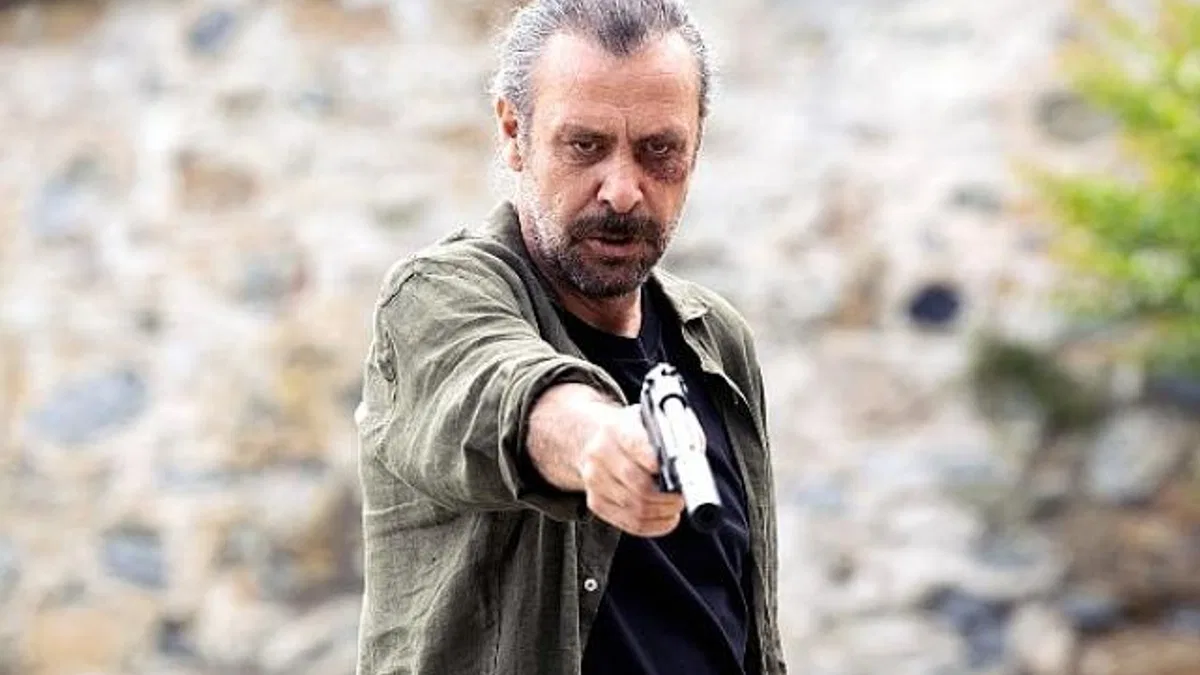 Nejat İşler’in başrolünde yer aldığı üçlemenin son filmi: Meraklı Adamın 10 Günü, 7 Kasım’da Netflix’te