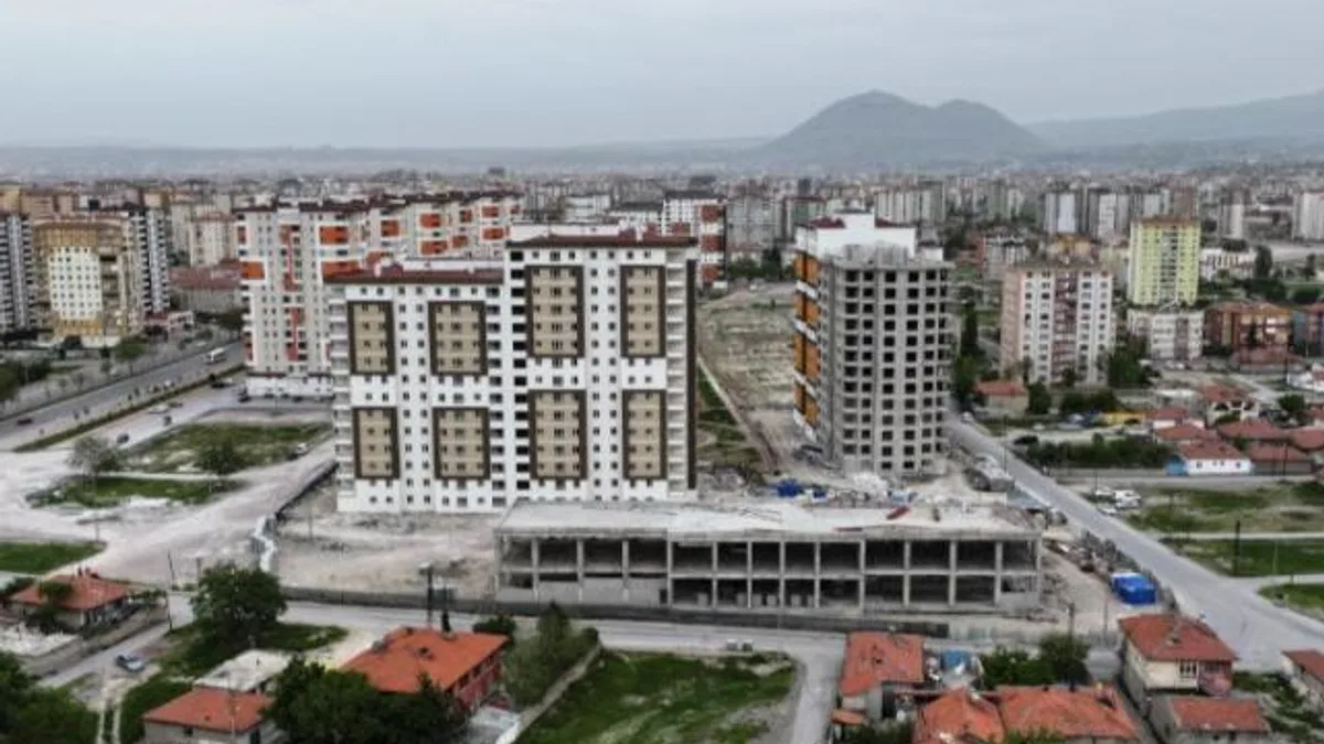 Başkan Çolakbayrakdar, “Türkiye’ye örnek kentsel dönüşüm gerçekleştiriyoruz”