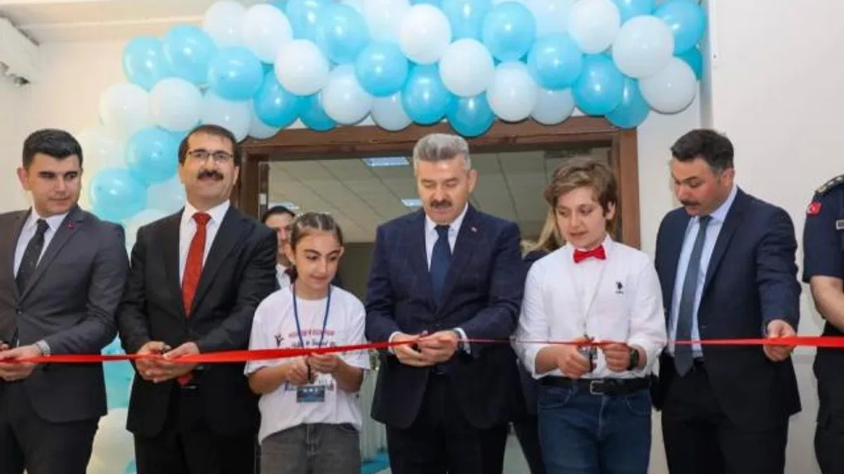 Artvin’de TÜBİTAK 4006 Bilim Fuarı açıldı