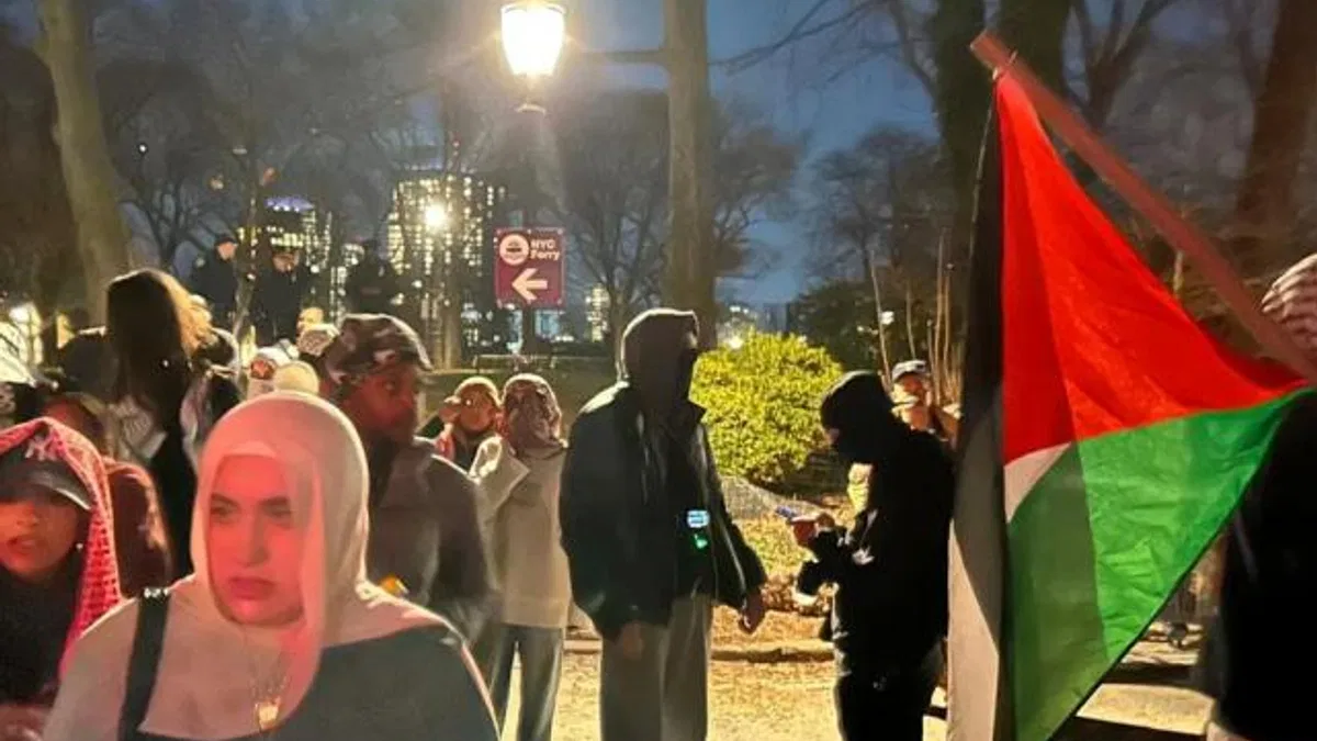 Müslümanlar, New York Belediye Başkanı’nın iftar yemeğini protesto etti