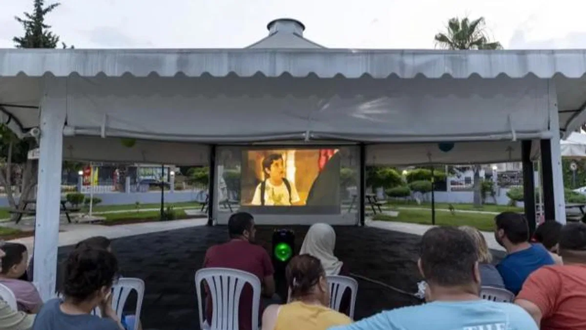Mersin’de engelsiz sinema keyfi sürüyor