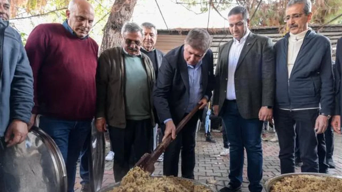 İzmir’de gönüller bir oldu, lokmalar paylaşıldı
