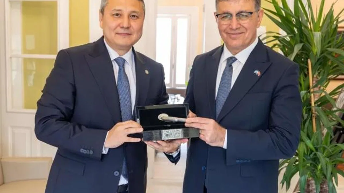 İzmir’de Kazakistan heyeti Ay Yıldızlı Konak’ta ağırlandı