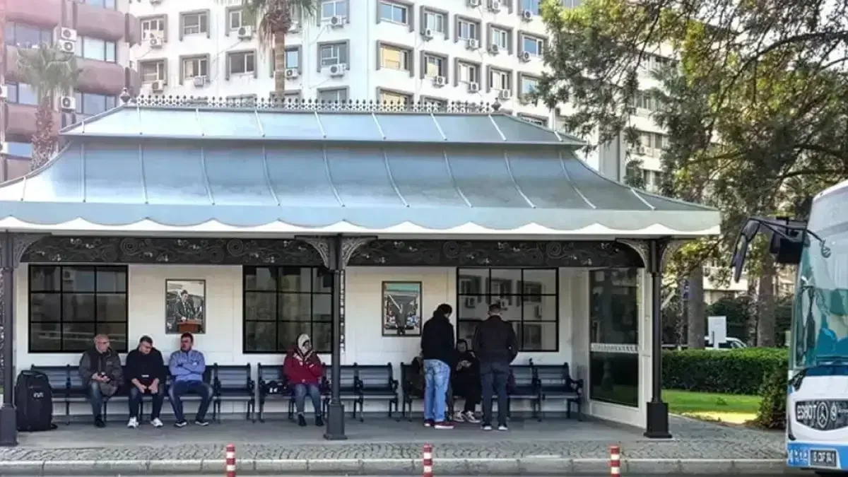 İzmir’in kimliğini yansıtan ‘simgesel’ durak