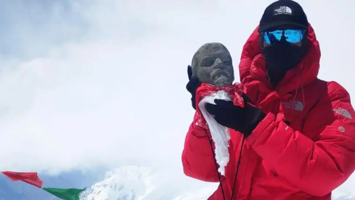 Milli sporcu Pamir’in zirvesine tırmandı