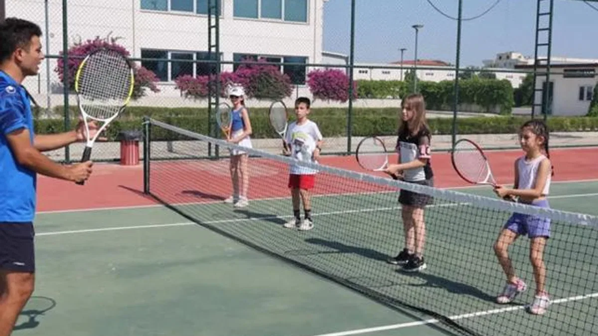 Antalya Büyükşehir Döşemealtı’nda yeni tenis kursu açtı