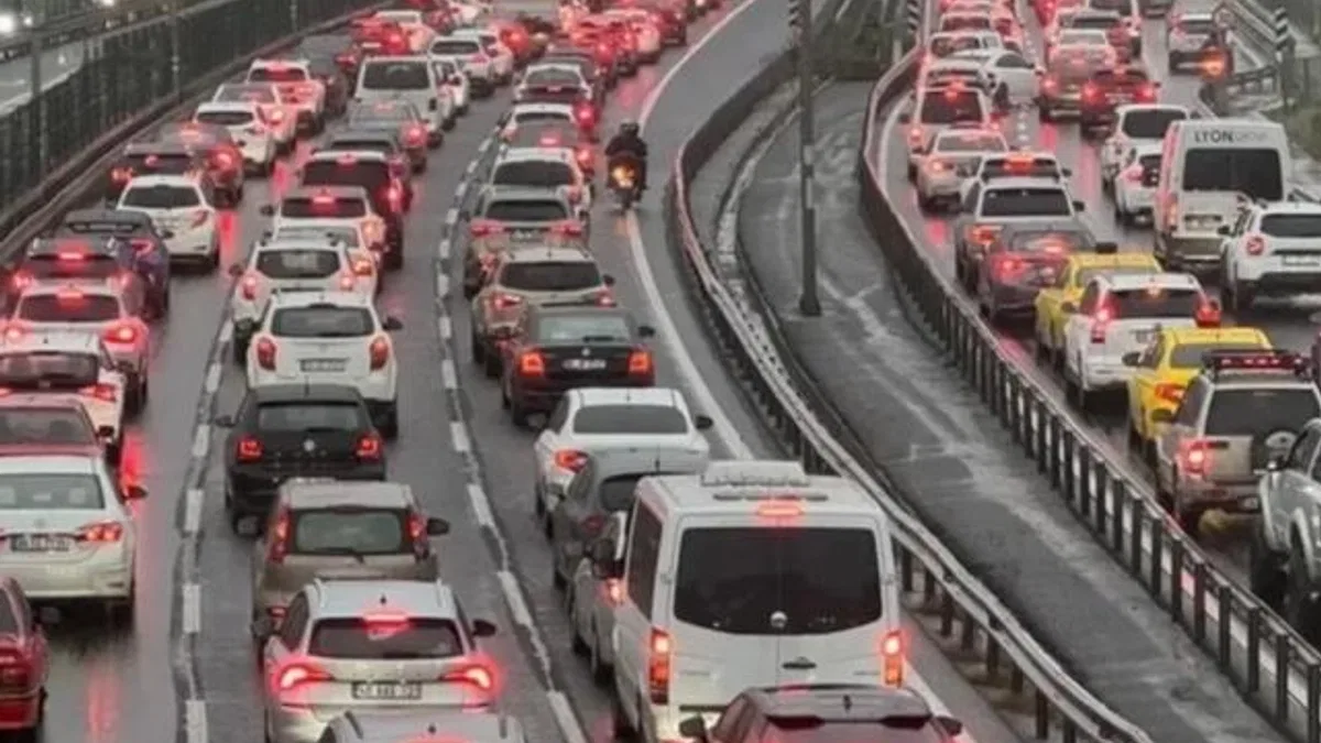 Toplam taşıt 33 milyonu aştı! Trafiğe aylık kayıt azaldı!