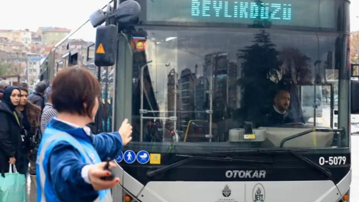 İETT’de ilk kadın metrobüs denetim amiri iş başında
