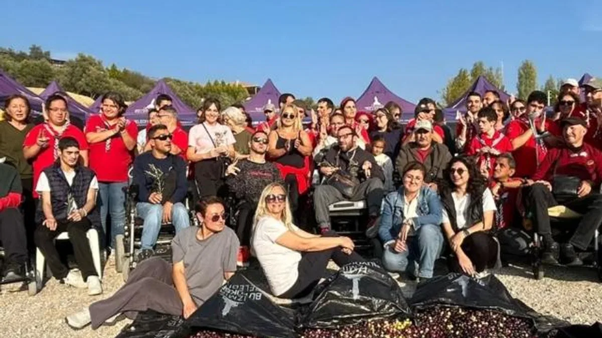 Engelli yurttaşlar zeytin hasadında buluştu