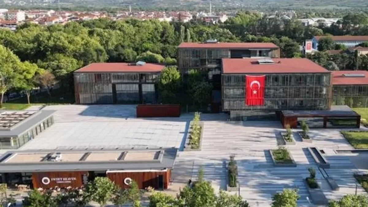 Bursa İnegöl’de yeni hizmet binasıyla Türkiye’de ilke imza attı