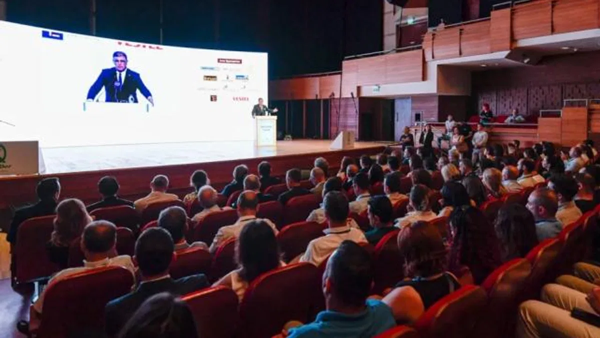 İzmir’de ‘mükemmelliği arayış’ sempozyumu
