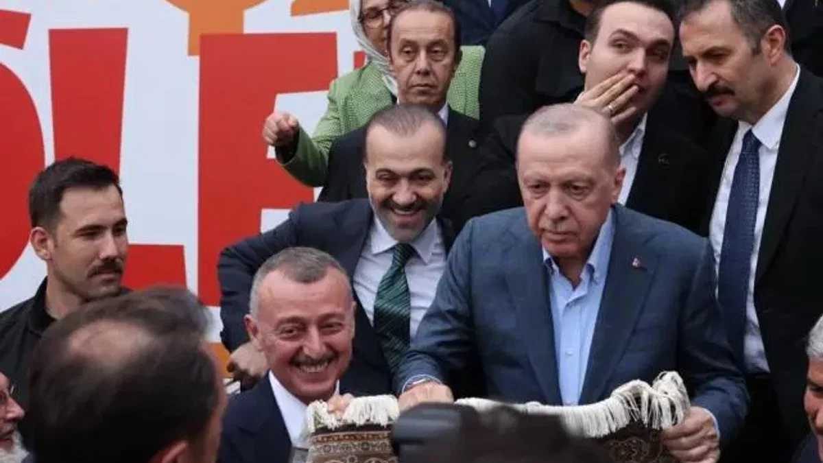Cumhurbaşkanı Erdoğan Kocaelispor Müzesi için forma imzaladı