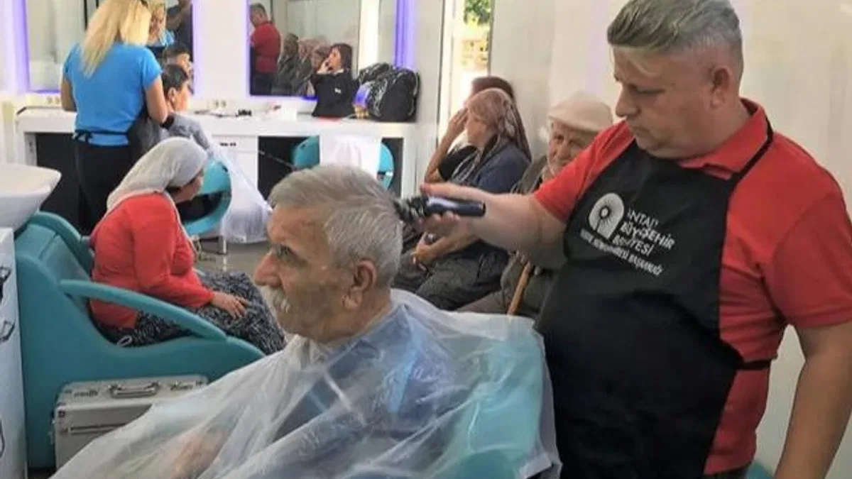Antalya’da mobil kuaför hayat kolaylaştırıyor
