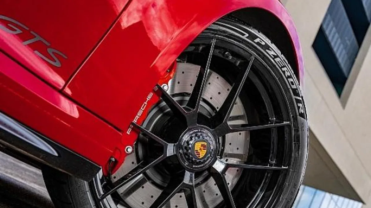 Pirelli, İlk Hibrit Motorlu Yeni Porsche 911 GTS’nin Ekipmanı Oldu