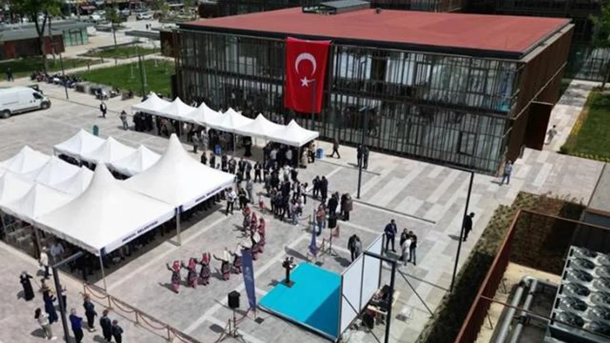 İnegöl’ün yeni nöbetçi kitaphanesi açıldı