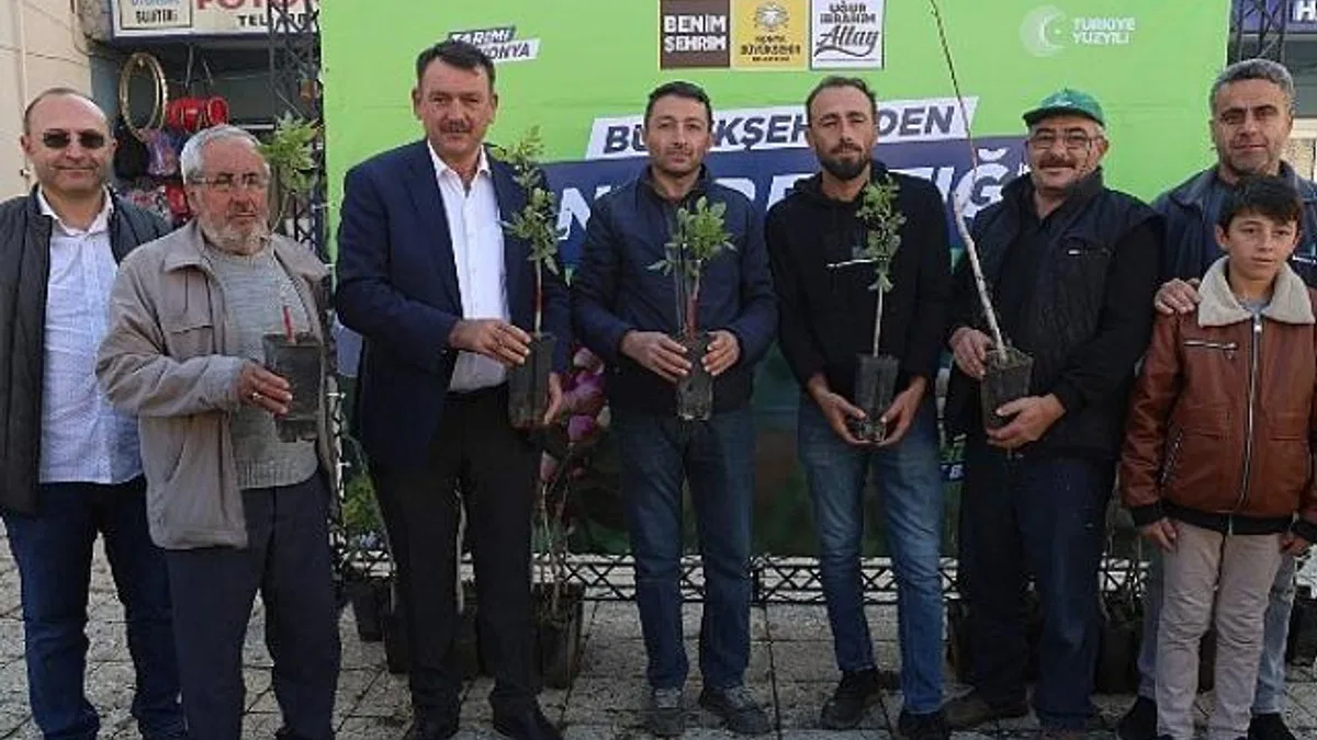 Başkan Altay: “Pilot 3 İlçemizde Çiftçilerimize Antep Fıstığı Fidanı Desteğinde Bulunduk”