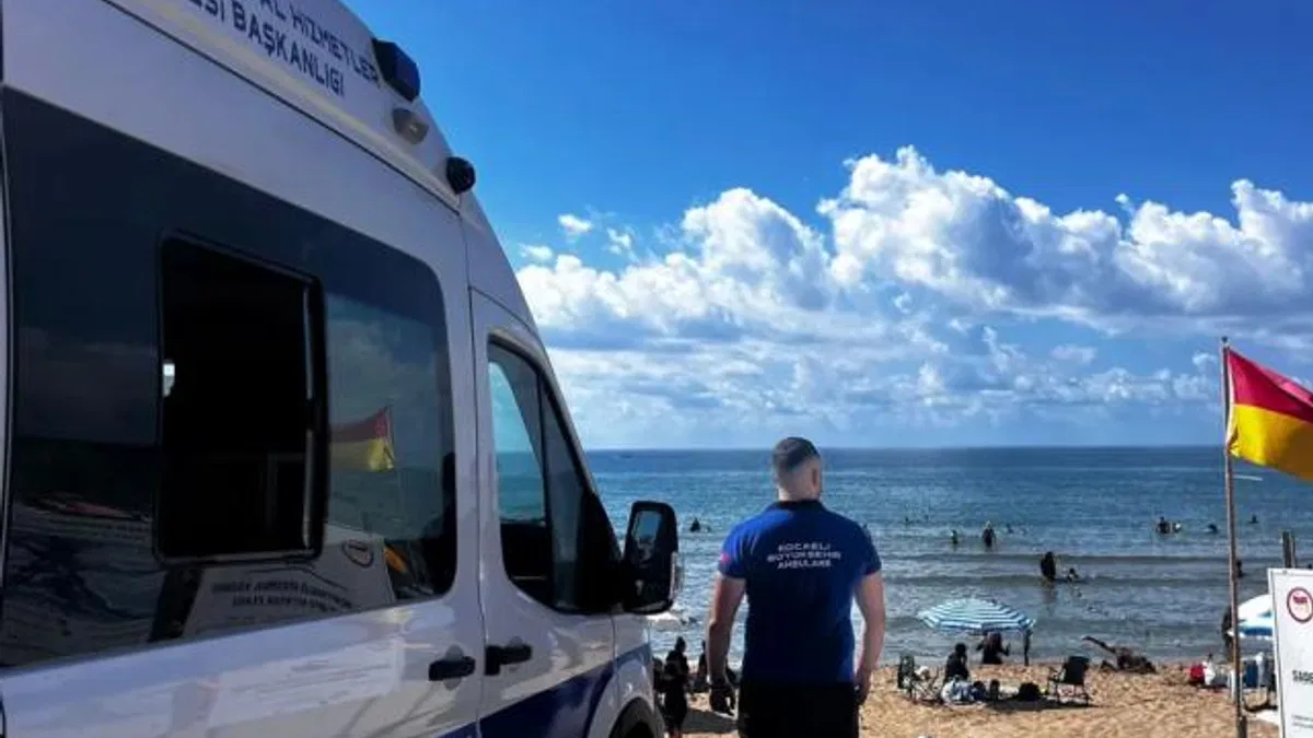 Kocaeli’den sahillere sağlık kalkanı… ‘Nakil Ambulans’ ekibi sahil nöbetinde