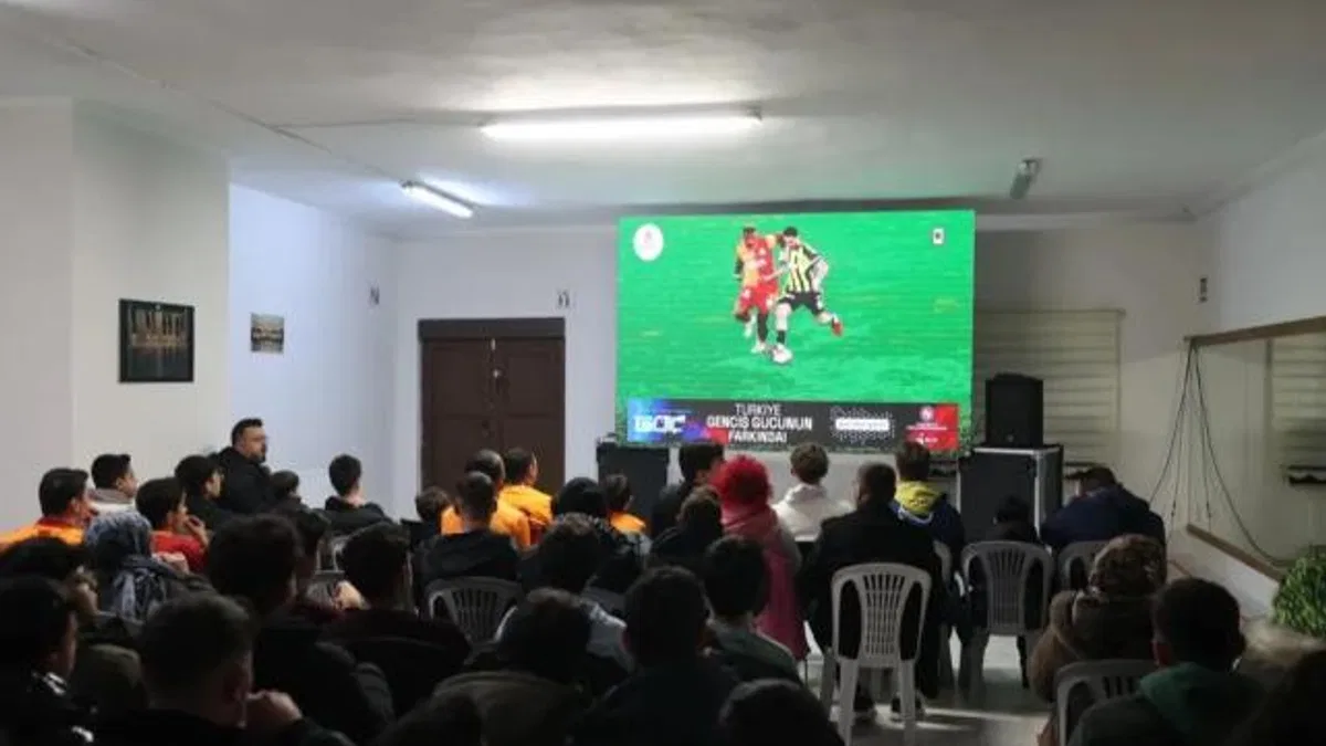 Nevşehirli sporseverler Süper Kupa finalini dev ekranda seyretti