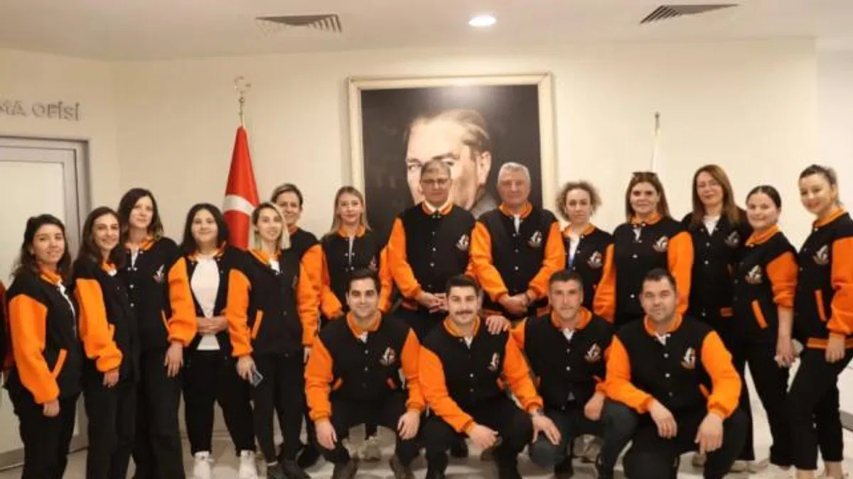 İzmir Güzelbahçe Gençlik’ten Başkan Tugay’a ziyaret