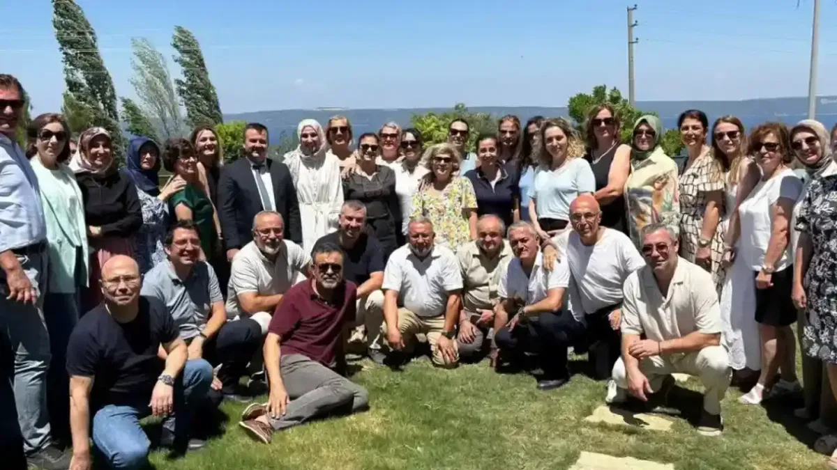 Okul müdürü yeniden atandı, veliler bayram yaptı