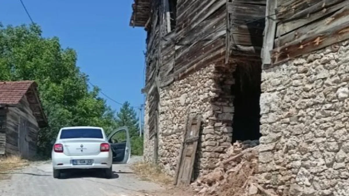 Keles’te sel samanlıkları yıktı