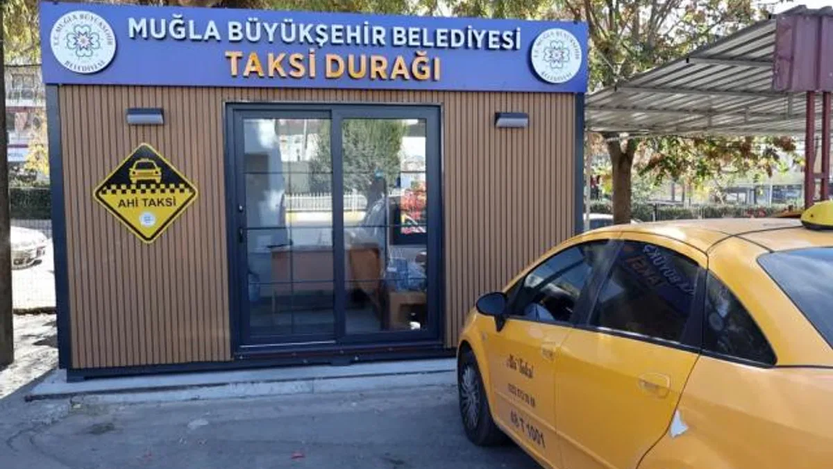 Muğla Büyükşehir’den yerli üretim taksi durakları