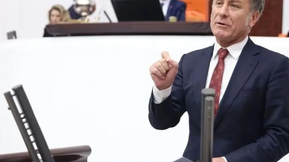 CHP’li Sarıbal: Görme ve işitme engelliler teknolojiye bastonla mı erişecek?