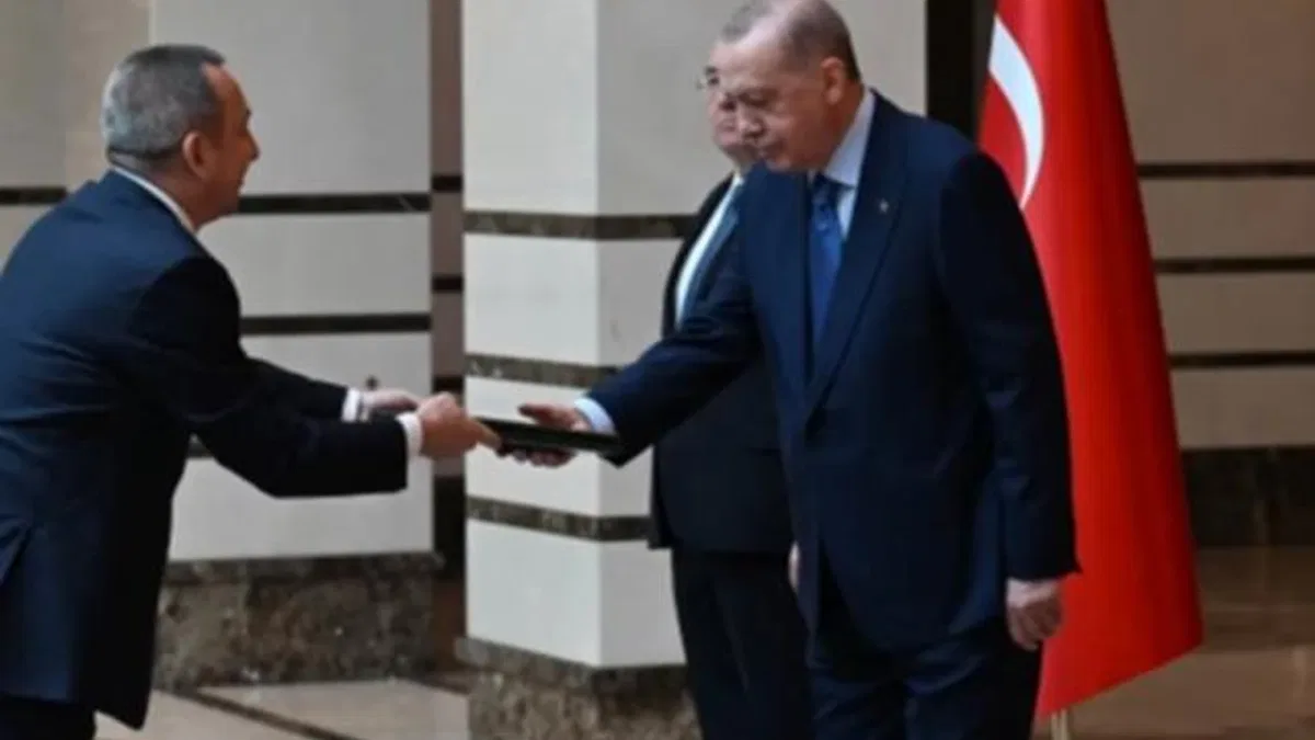 Büyükelçilerden Cumhurbaşkanı Erdoğan’a güven mektubu… Külliye’de diplomatik görüşmeler