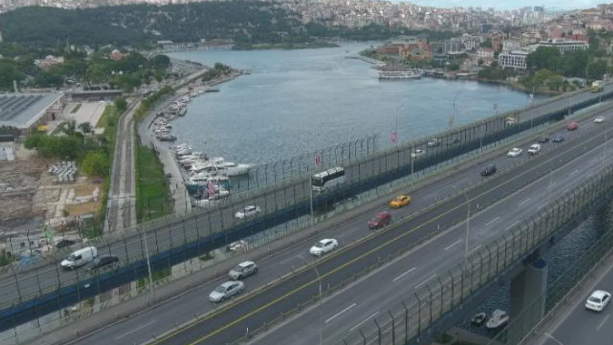 Haliç Köprüsü metrobüs yolu yenilendi