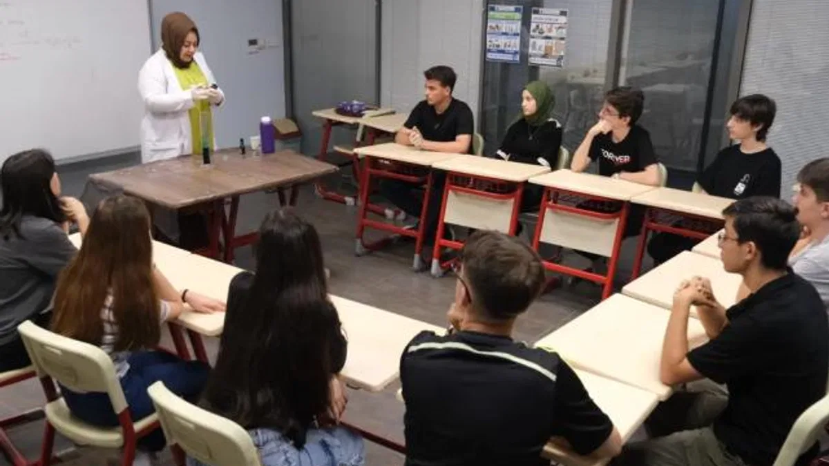 Kocaeli’de Akademi Liseler geleceği şekillendiriyor